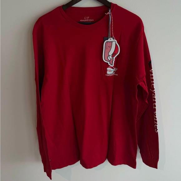 NWT Vineyard Vines Santa Whale Christmas Red Long Sleeve Graphic Pocket Tee - Picture 3 of 9